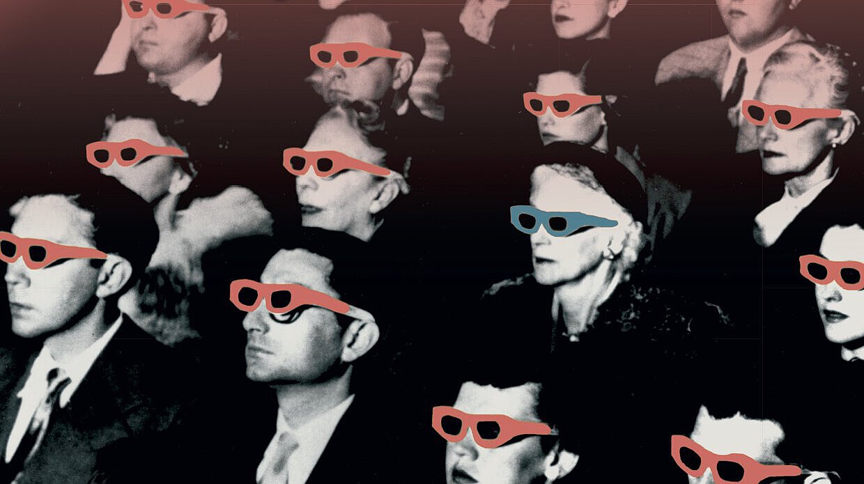 schwarz-weiß Fotografie von Kinopublikum mit Sonnenbrillen