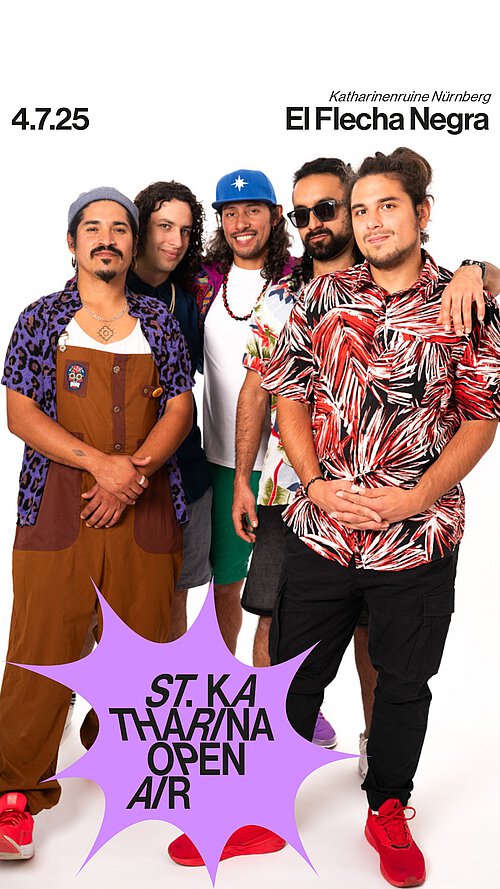 die fünf Bandmitglieder vor einem weißen Hintergrund, alle schauen in die Kamera, sie tragen unterschiedliche teilweise bunte Kleidung + Konzerttermin 04.07.