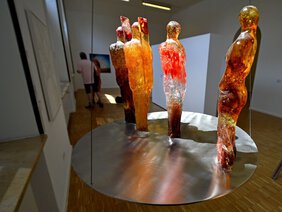 Ausstellungsstücke beim NN-Kunstpreis 2018: Mehrere Figuren aus Stein 
