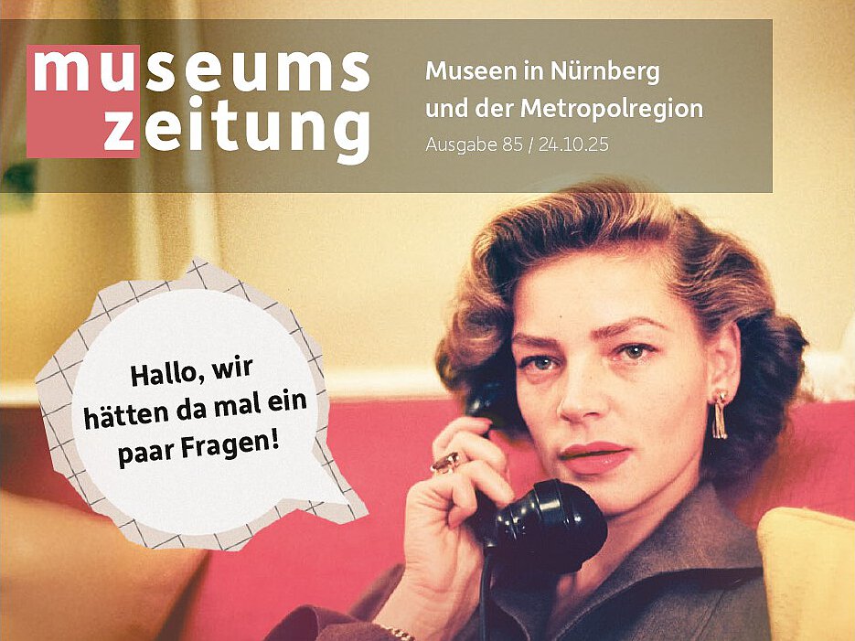 Eine sitzende Frau telefoniert
