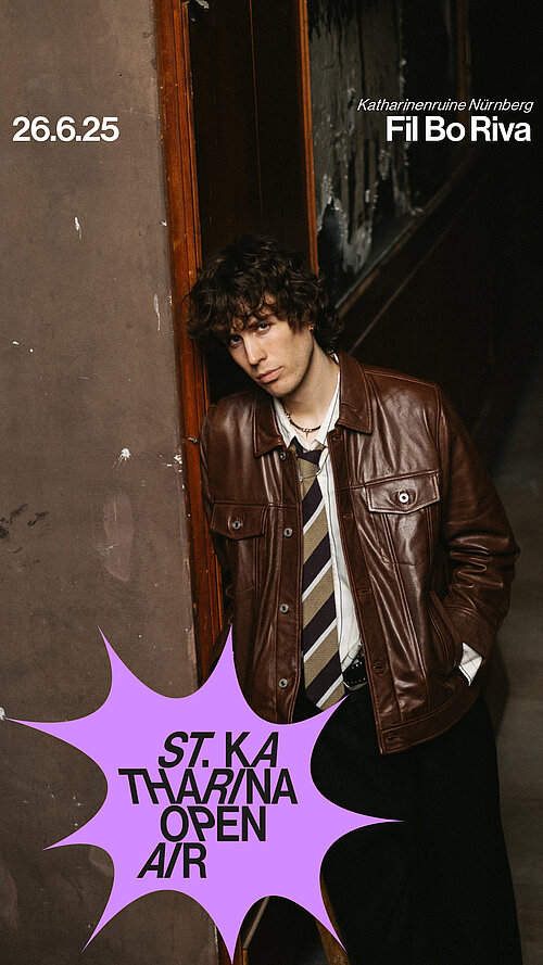 ein junger Mann an eine Wand gelehnt + Konzerttermine 26.06.