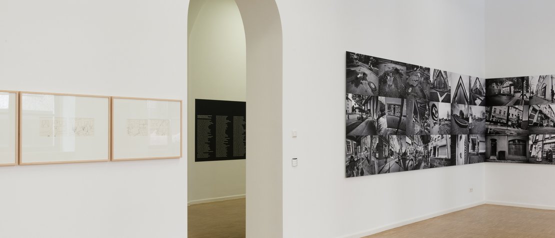Ansicht eines Ausstellungsraumes im Kunsthaus während der Ausstellung "Labyrinth", 2019