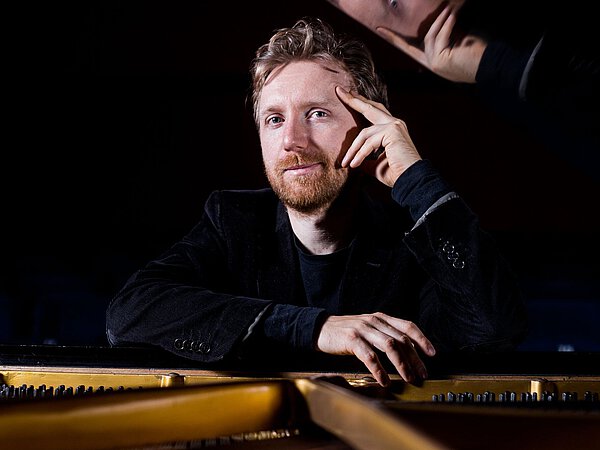 Portraitaufnahme des Musikers Richard Siedhoff