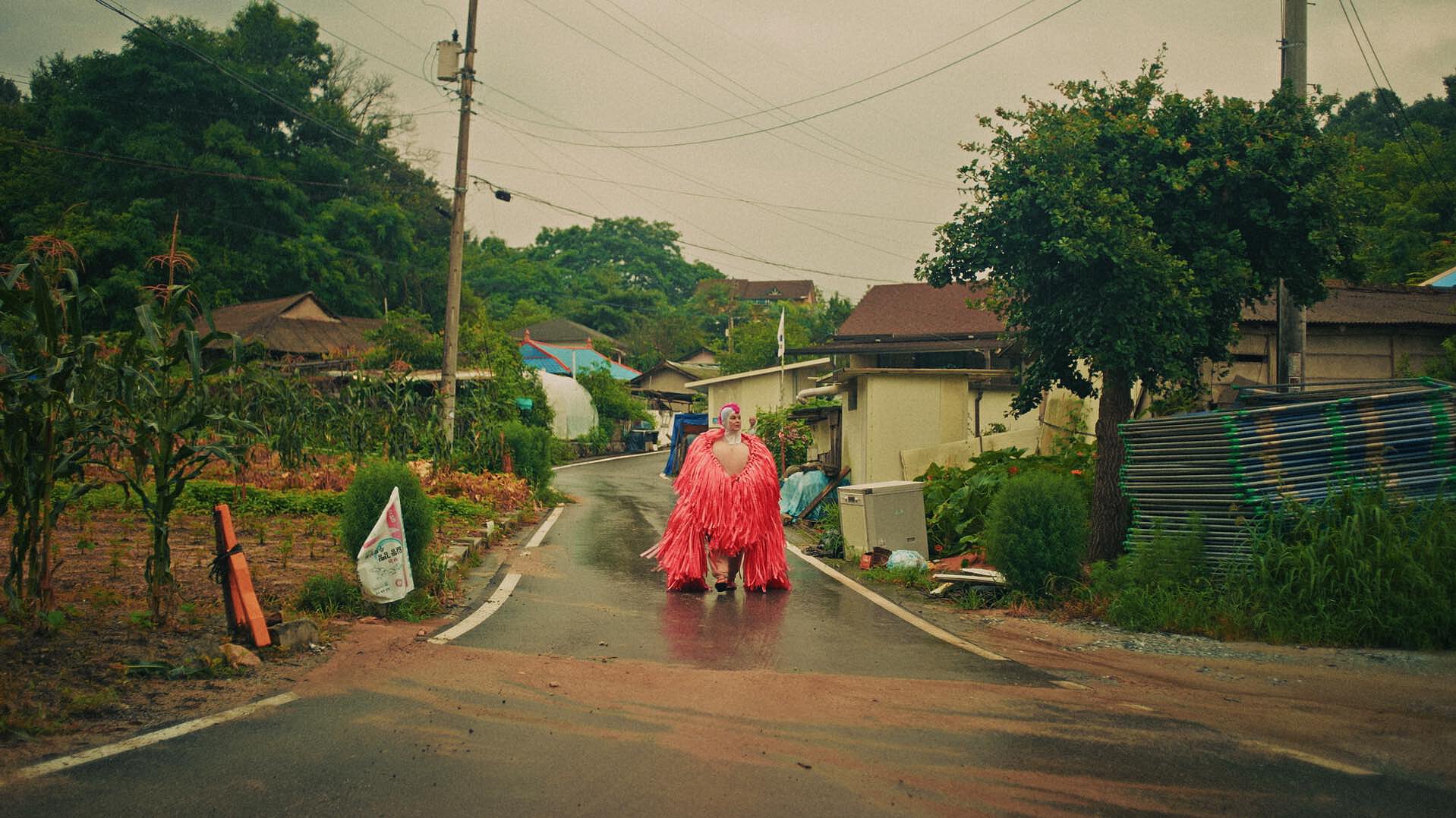 Szenenbild aus dem Film Becoming Kim