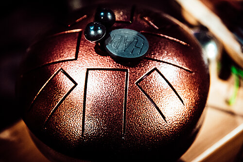 Nahaufnahme eines Instruments (Hapi Drum)