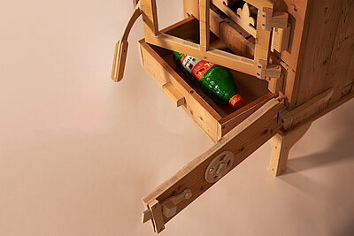 Fotografie eines Spielzeugofens aus Holz