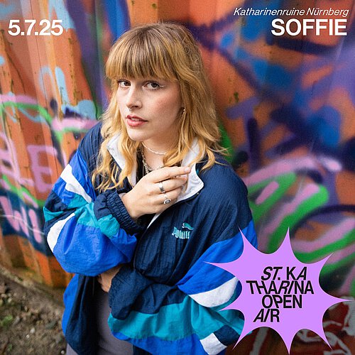 eine junge Frau vor einem bunt angesprühten Container + Konzerttermin 05.07.