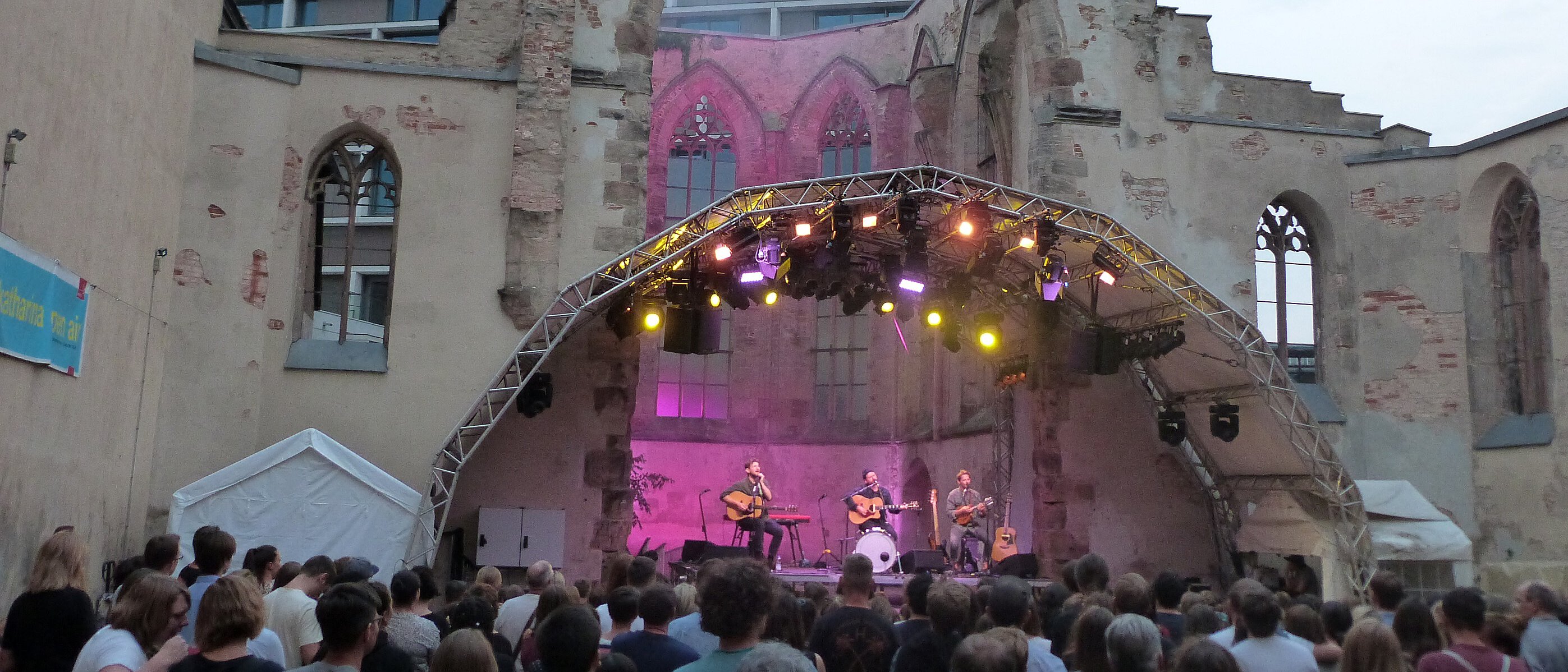 Die Band Mighty Oaks spielt in der Katharinenruine.