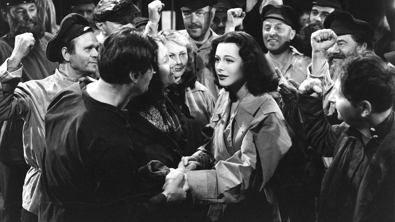Szenenbild aus dem Film Comrade X