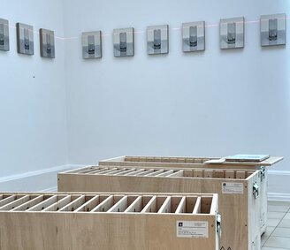 Aufbau der Werkserie von Peter Dreher zur Ausstellung Geordnete Verhältnisee in der Kunsthalle Nürnberg
