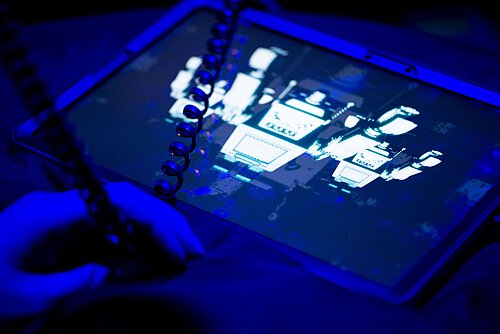 Roboter auf Tablet-Screen