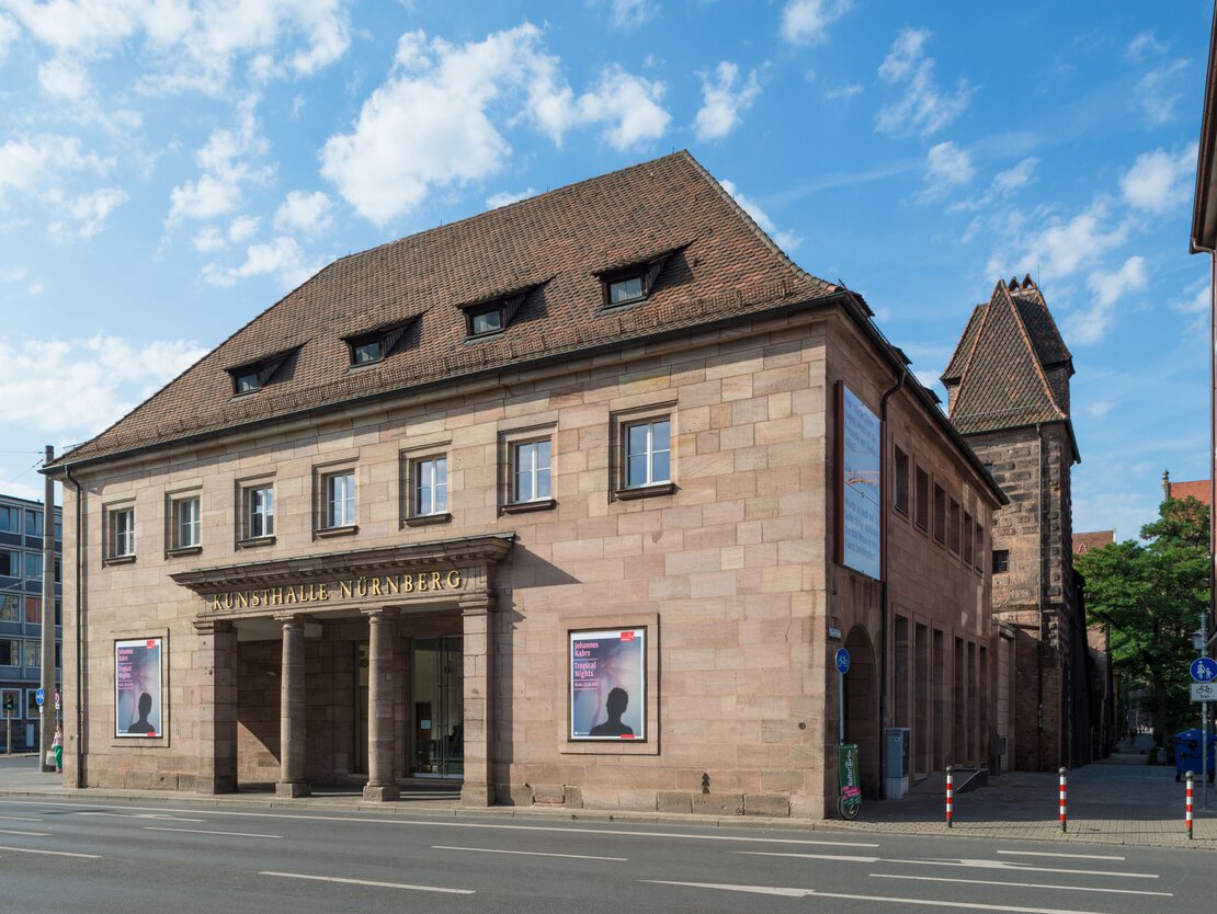 Das Foto zeigt einen Außenansicht der Kunsthalle Nürnberg.