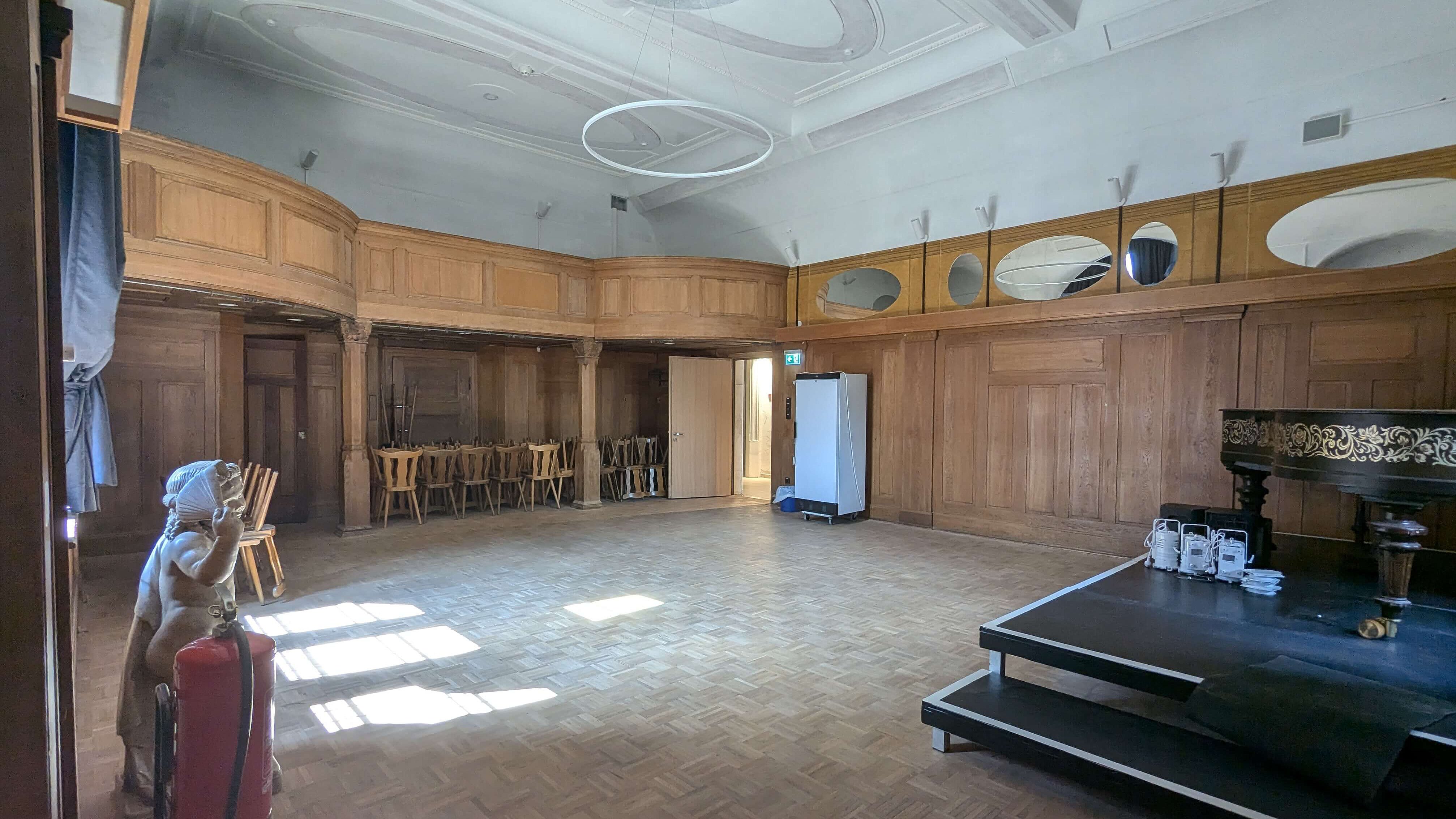 Der Salon ohne Stühle 