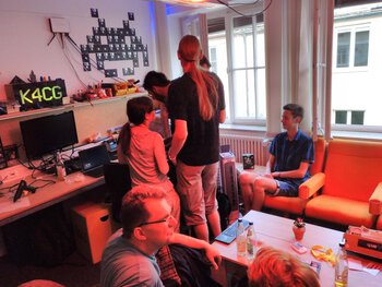 Das Foto zeigt die Computergruppe in ihren Räumlichkeiten