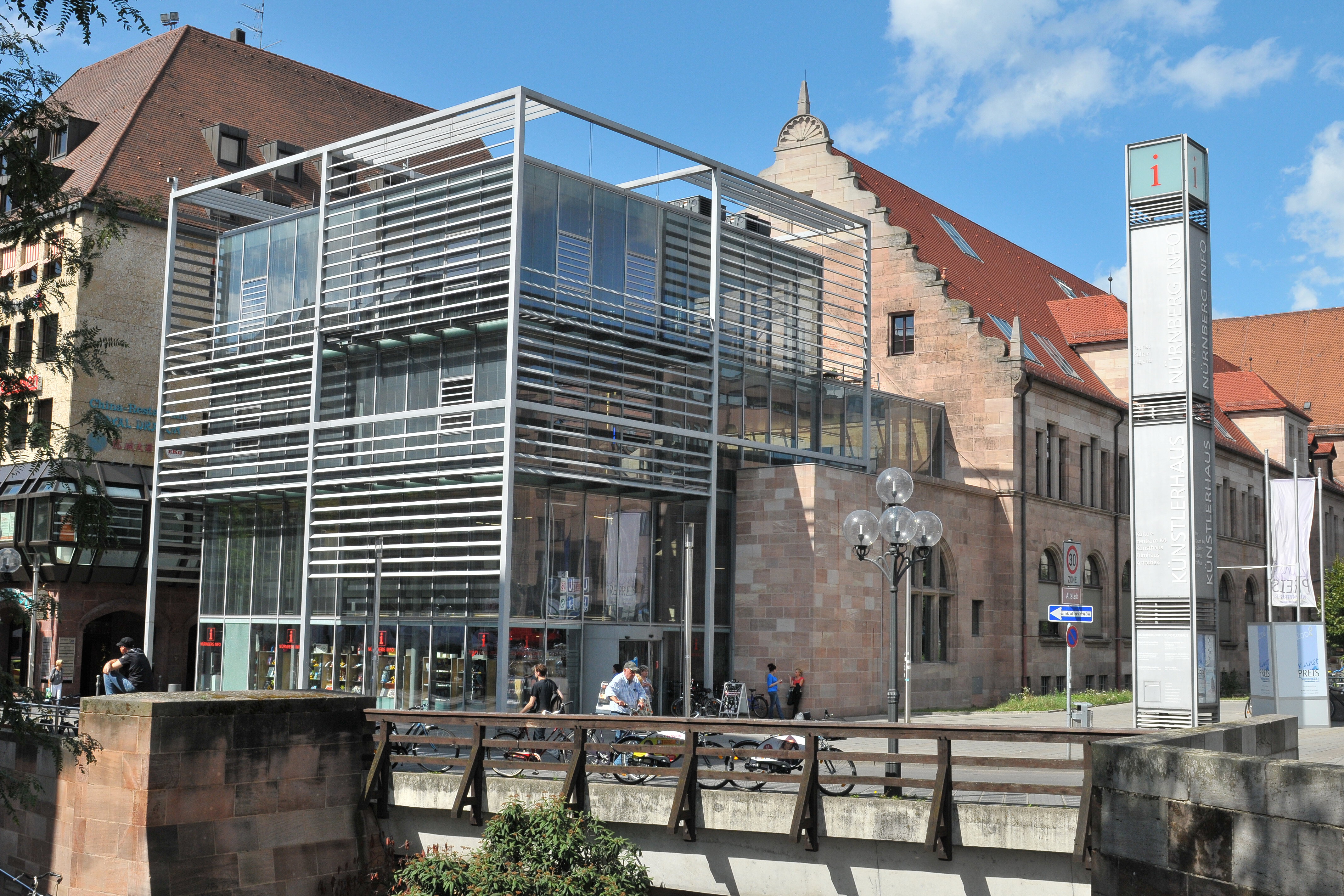 Foto vom Glasbau des Künstlerhauses