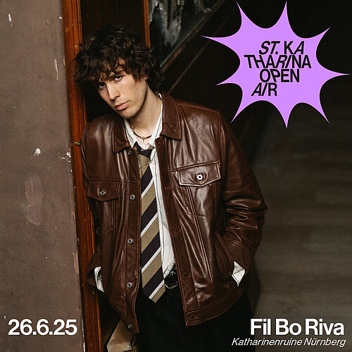 ein junger Mann an eine Wand gelehnt + Konzerttermine 26.06.