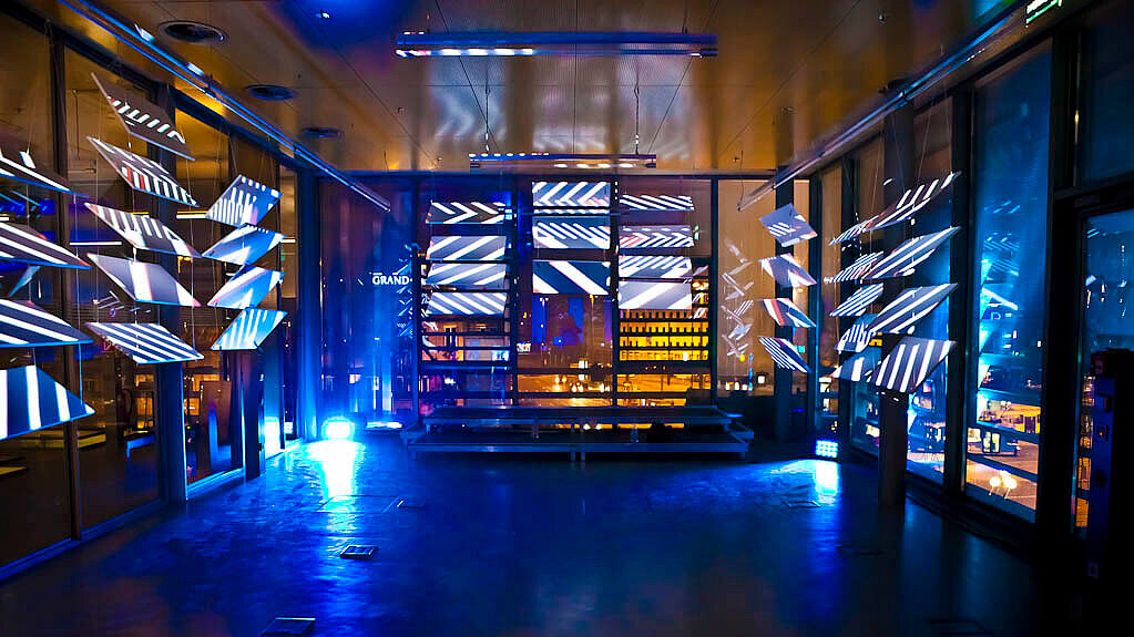 Deck 2 blau beleuchtet