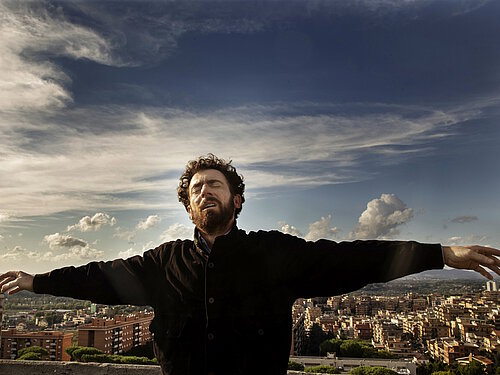 Szenenbild aus dem Film Confidenza