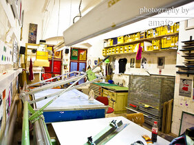 Raum der Siebdruckwerkstatt in den Kellerwerkstätten des Künstlerhauses