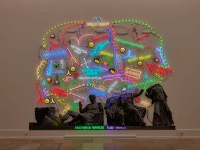 Blick auf die Neonwandinstalltion von Warren Neidich in der Ausstellung "Something Between Us"
