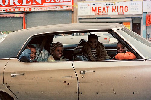 Fotografie von Jamel Shabazz mit Auto