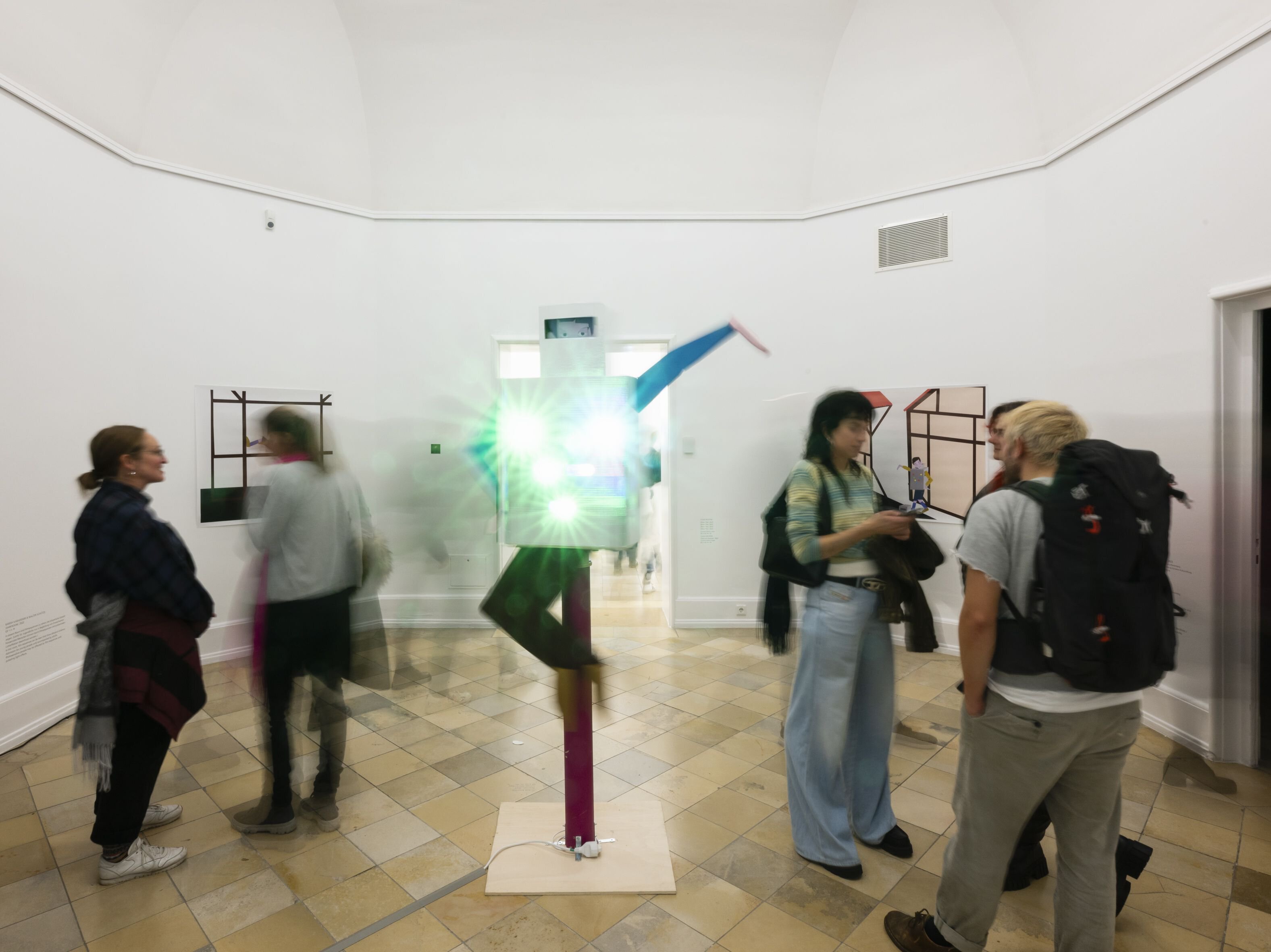 Blick in den Ausstellungsraum von Claus Richter in der Ausstellung "Who's Afraid Of Stardust? Positionen queerer Gegenwartskunst", Foto von Uwe Niklas