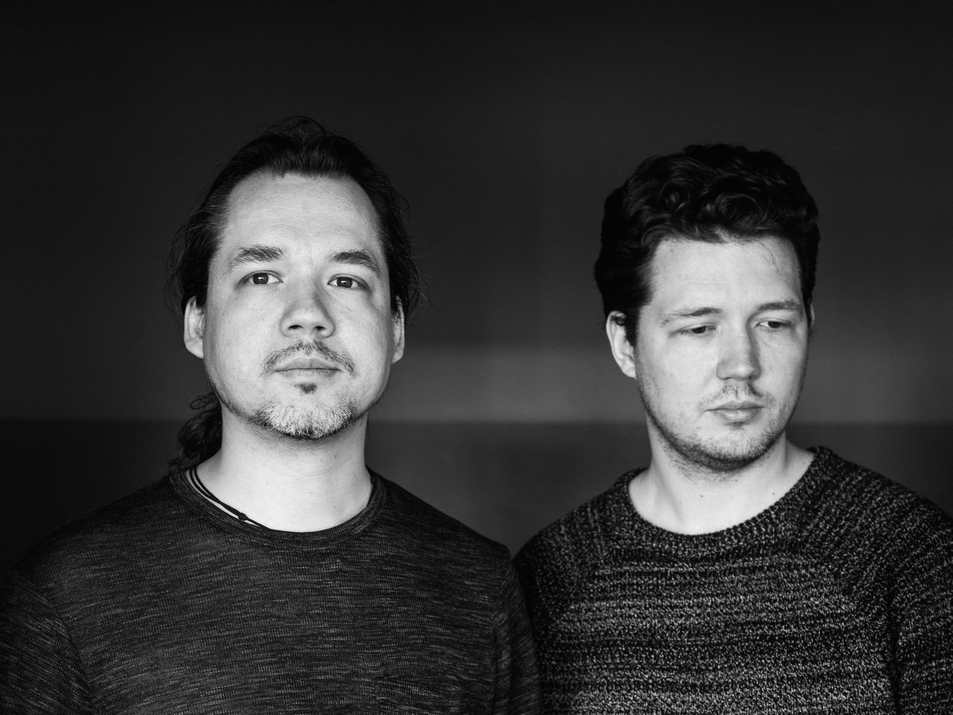 schwarz-weiß Fotografie des Musikerduos