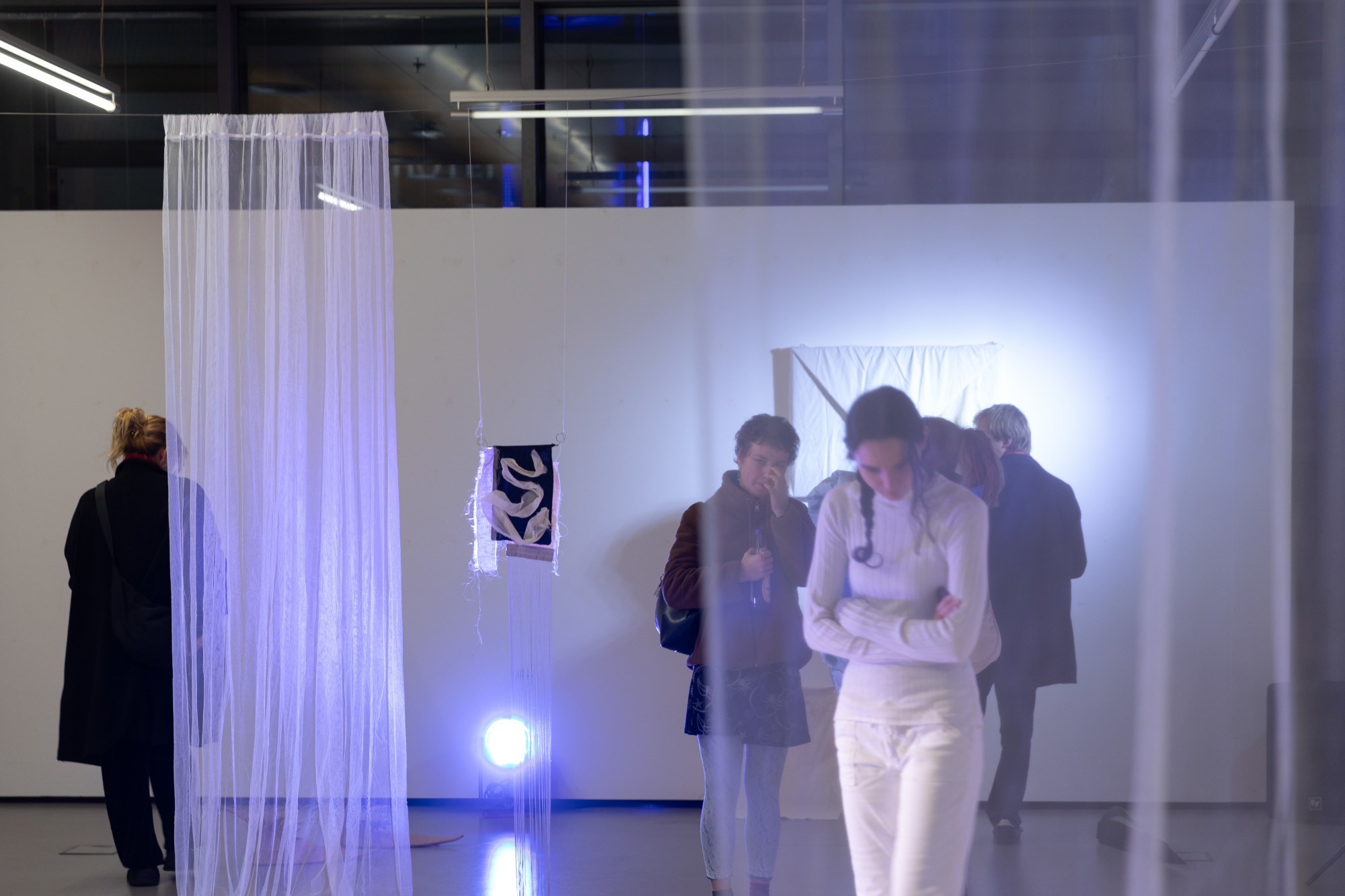 Menschen in der Ausstellung