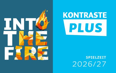 Links weiße Schrift 'INTO THE FIRE' mit Flammen- und Feuertextur auf dunklem Hintergrund rechts weiße Schrift 'KONTRASTE PLUS' und 'SPIELZEIT 2026/27' auf blauem Hintergrund