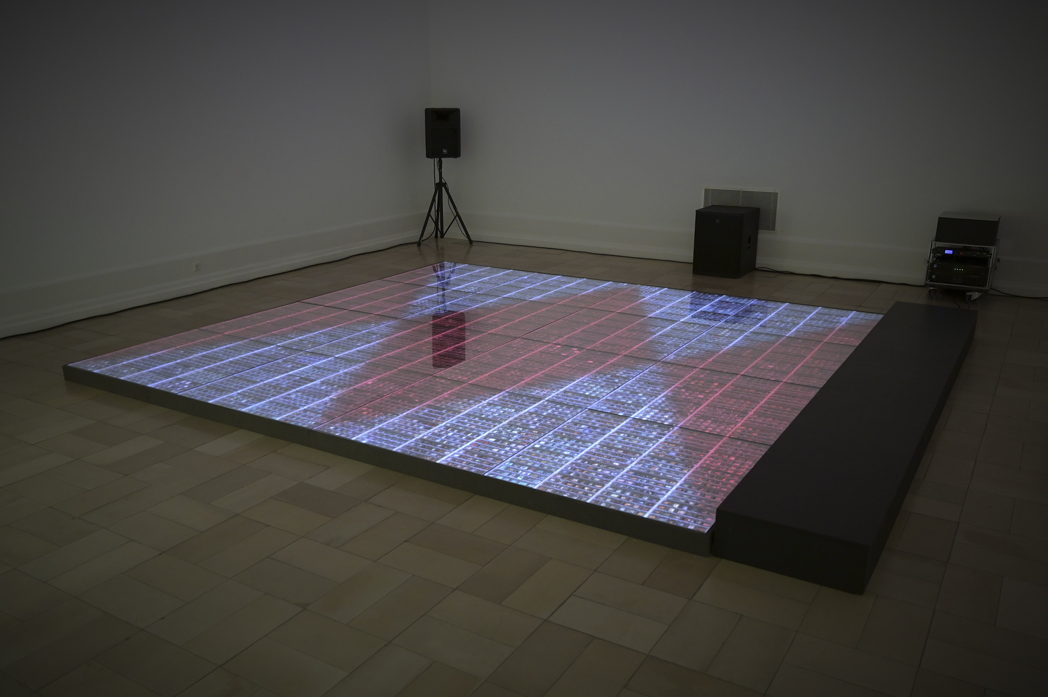 Tanzboden bestehen aus 7680 kunsthistorischen Kleinbilddias