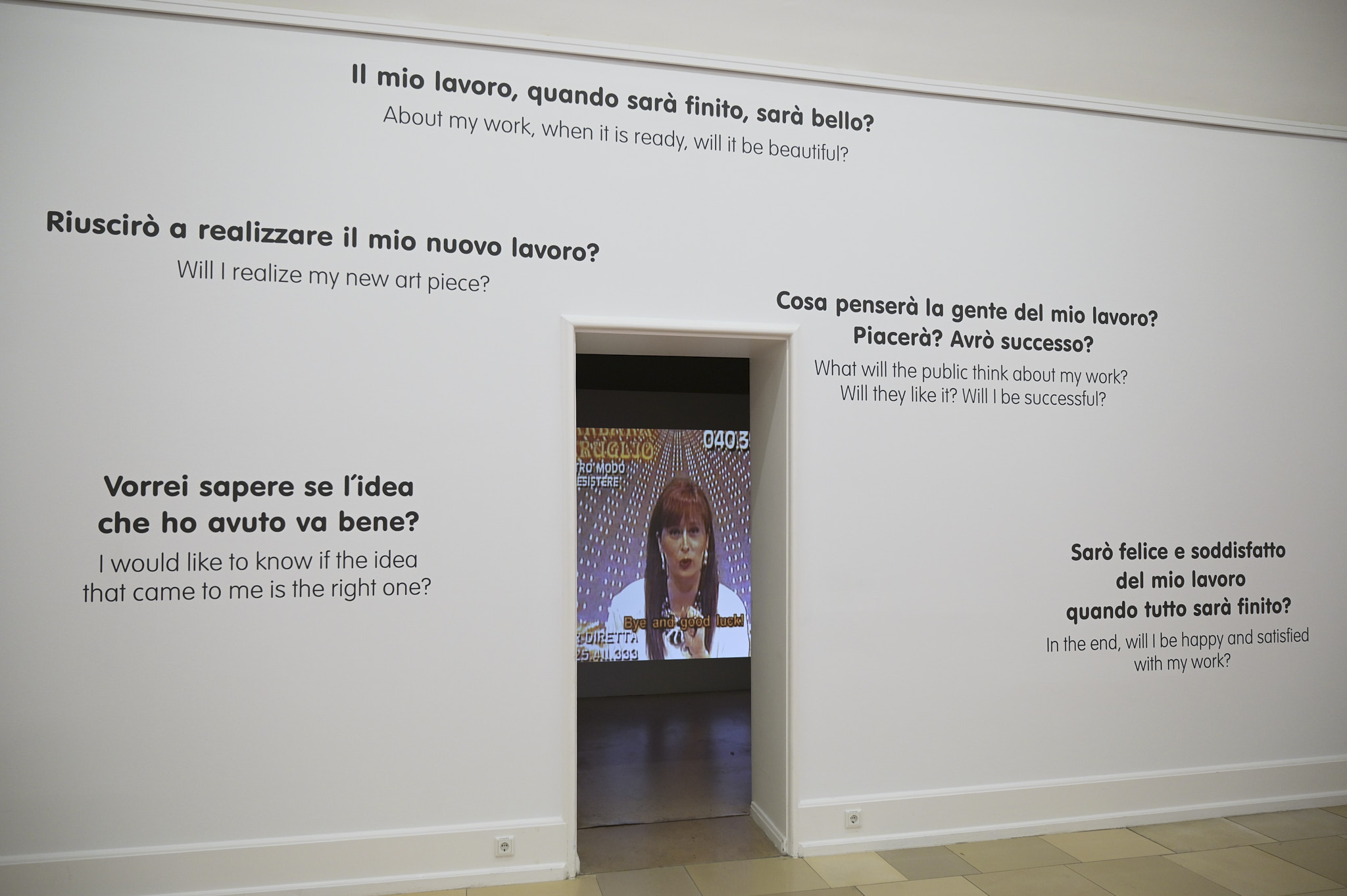 Videoarbeit von Christian Jankowski, in der er Wahrsagerinnen zu seinem Erfolg befragt.