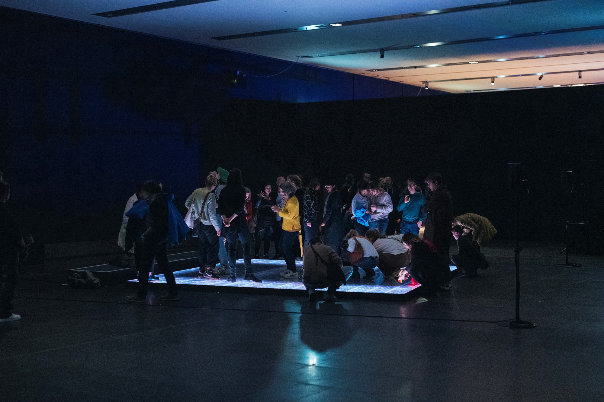 Tanzfläche bestehend aus 7600 kunsthistorischen Kleinbilddias, die dem Rhythmus der Musik entsprechend beleuchtet werden.