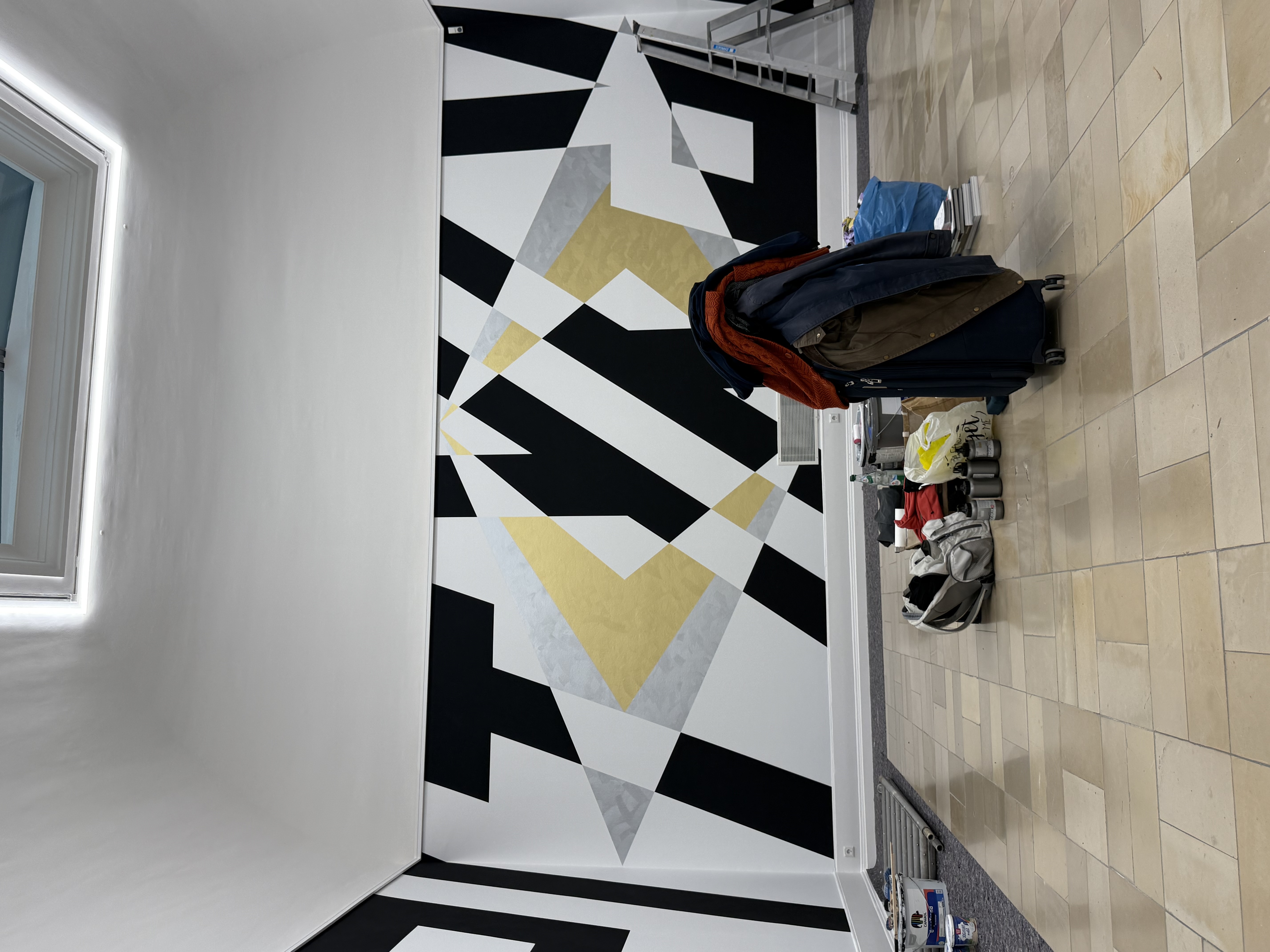 Wandgemälde von Lars Breuer, das die Worte Purity undn Glory abbildet