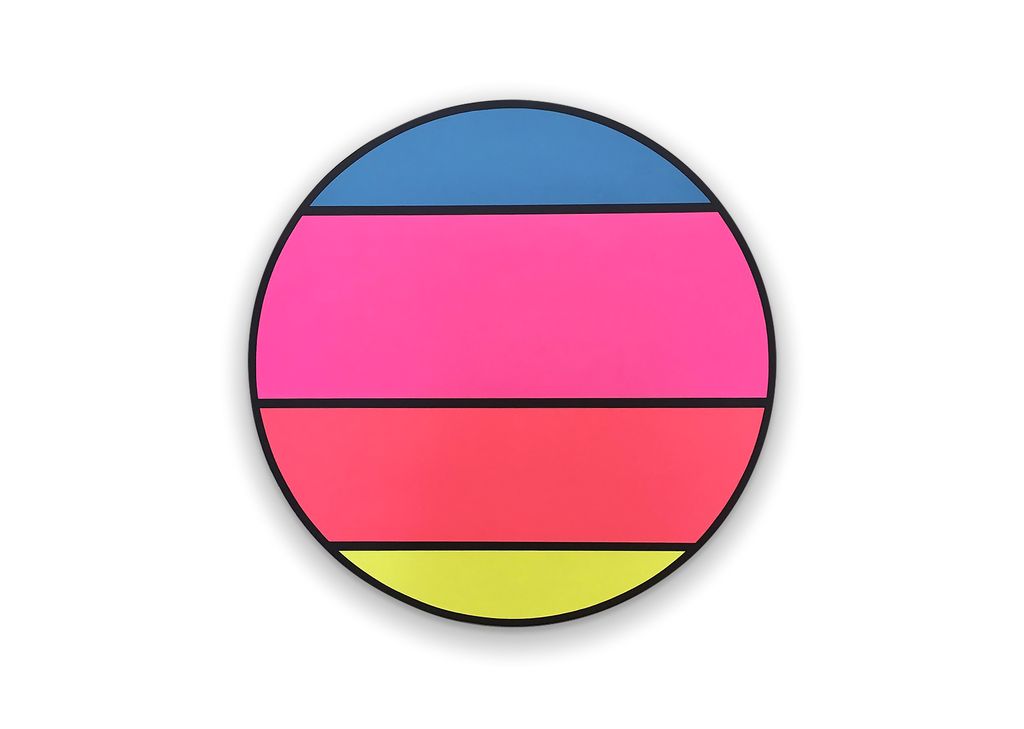 Rundbild von Zora Kreuzer mit verschiedenfarbigen Querstreifenl, von oben nach unten: blau, pink, hellrot und gelb