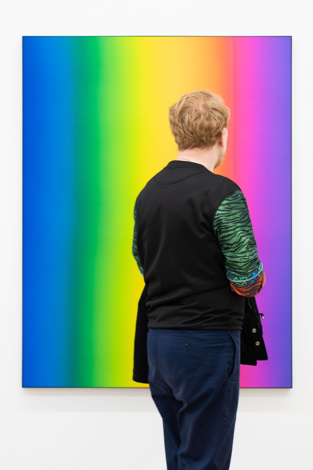 Seidenmalerei in Regenbogenfarben von Matti Braun