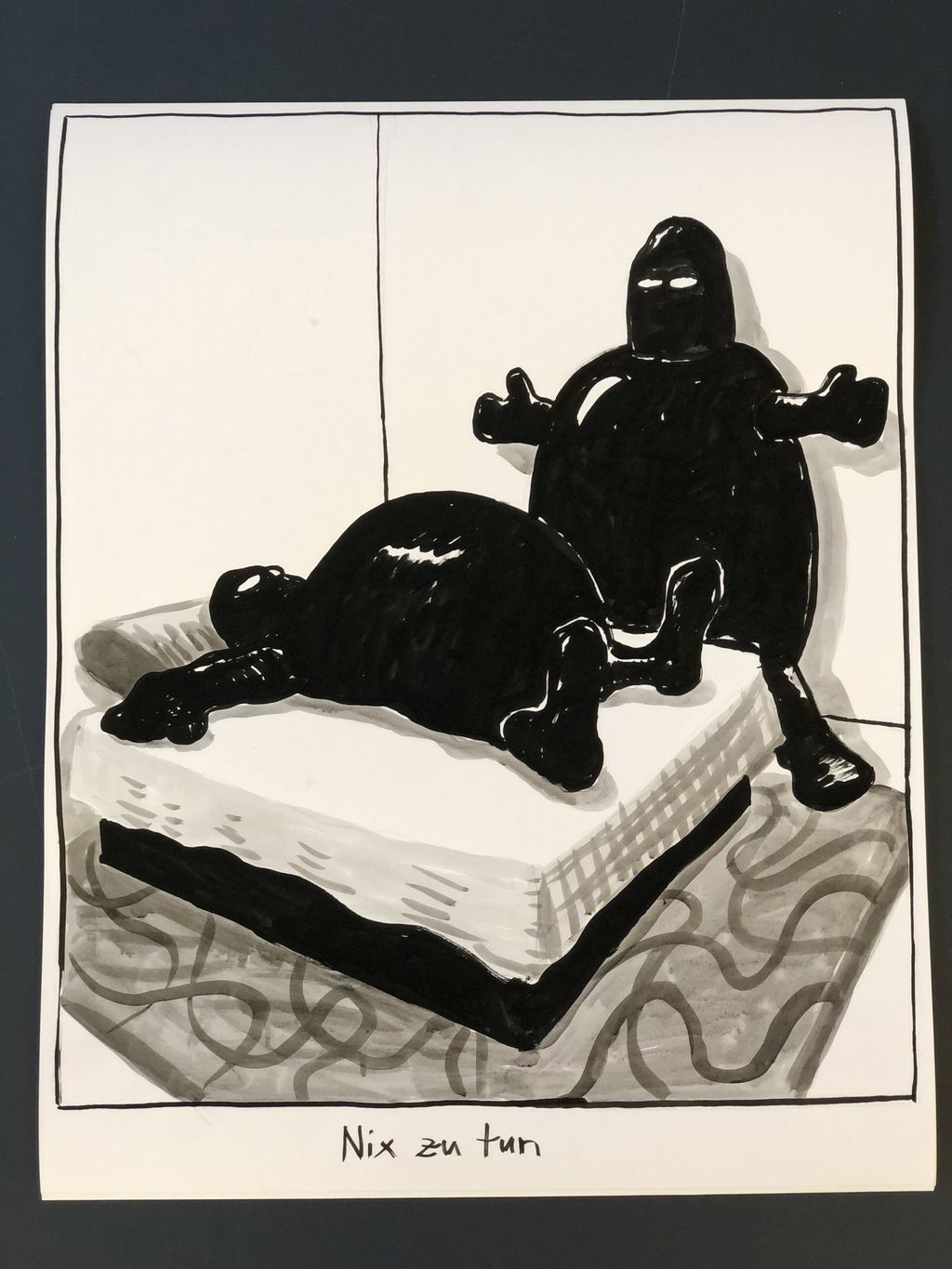 Giclée-Druck von Jan Bräumer: Zwei schwarze Figuren mit dickem Bauch, eine steht vor einem Bett, eine liegt darauf. Mit Unterzeile: Nix zu tun