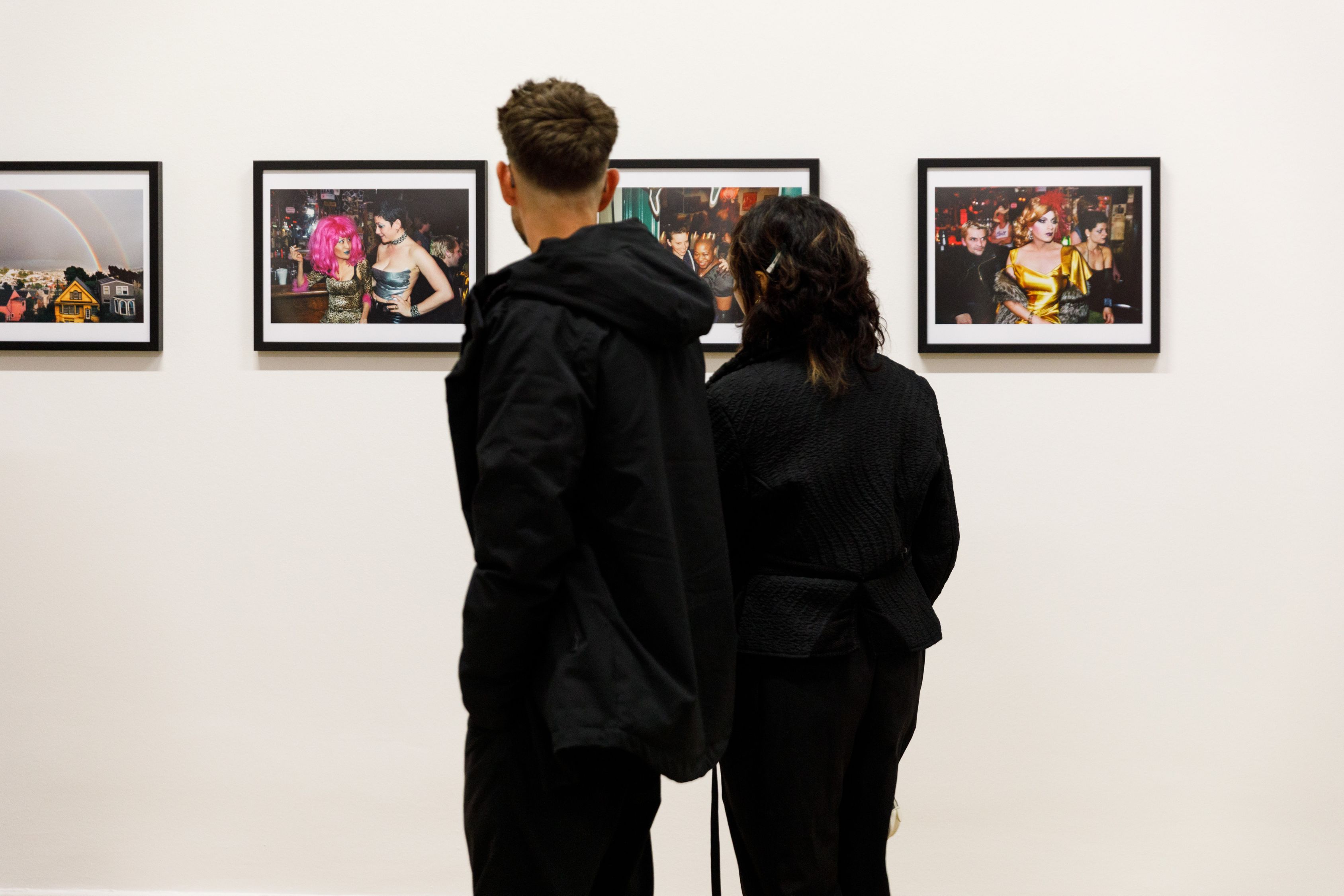 Fotos von Chloe Sherman zeigen die selbstbewusste, queere Szene der 1990er-Jahre in San Francisco